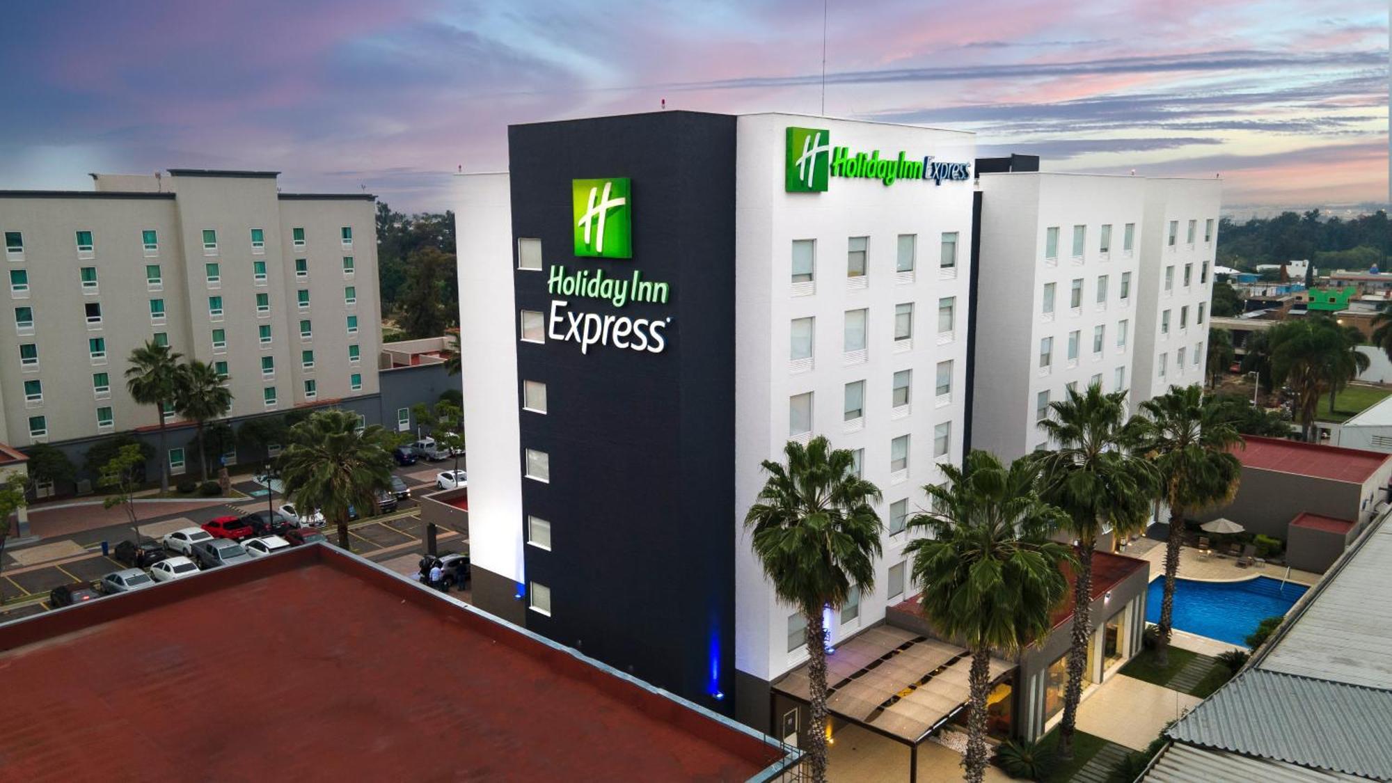 Holiday Inn Express Guadalajara Aeropuerto By Ihg Las Pintas Exterior foto
