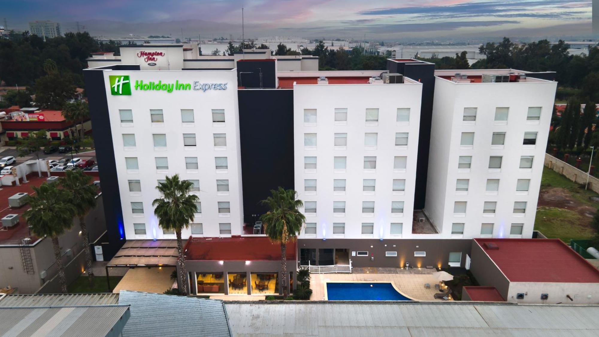 Holiday Inn Express Guadalajara Aeropuerto By Ihg Las Pintas Exterior foto