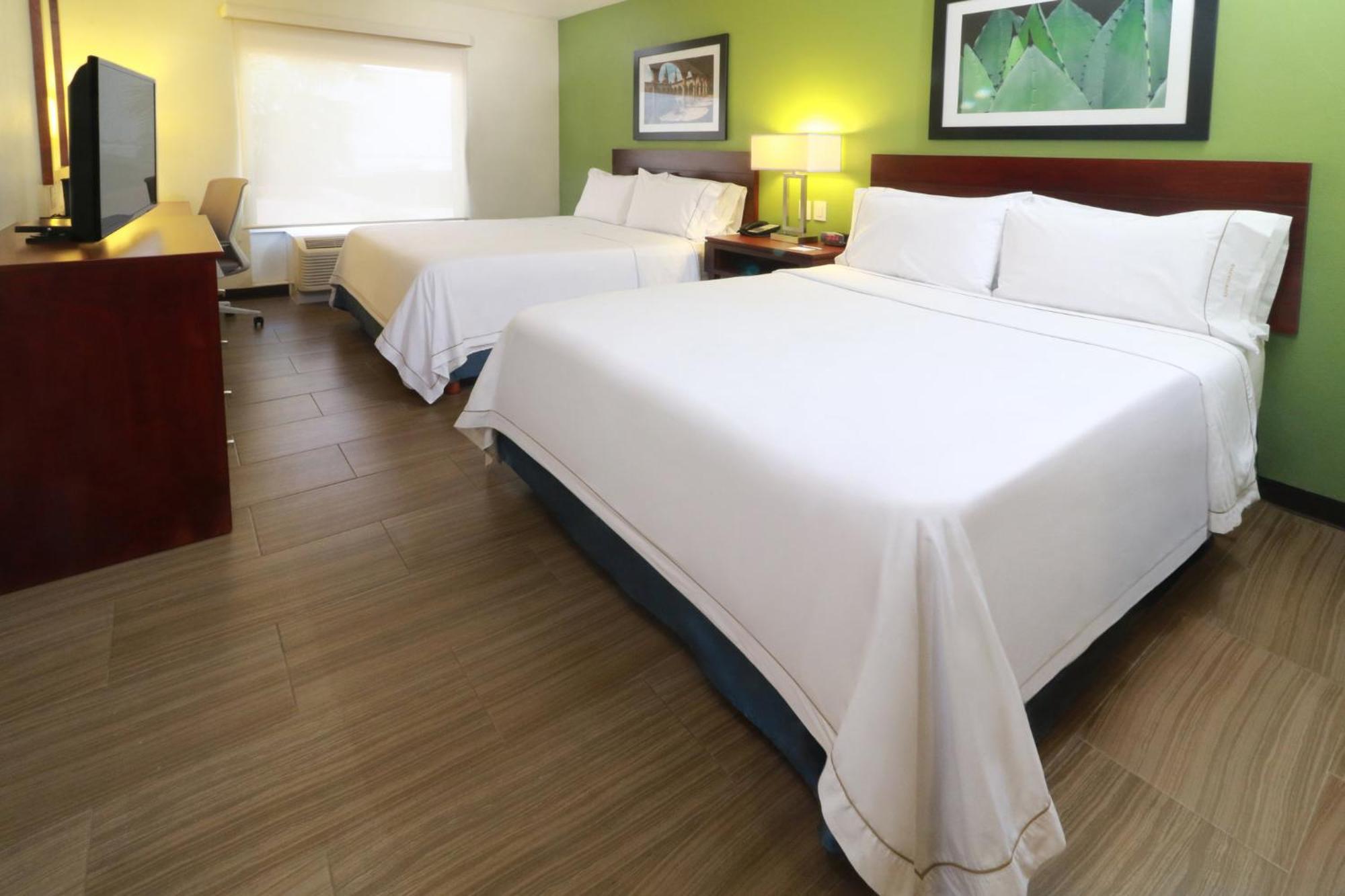 Holiday Inn Express Guadalajara Aeropuerto By Ihg Las Pintas Exterior foto